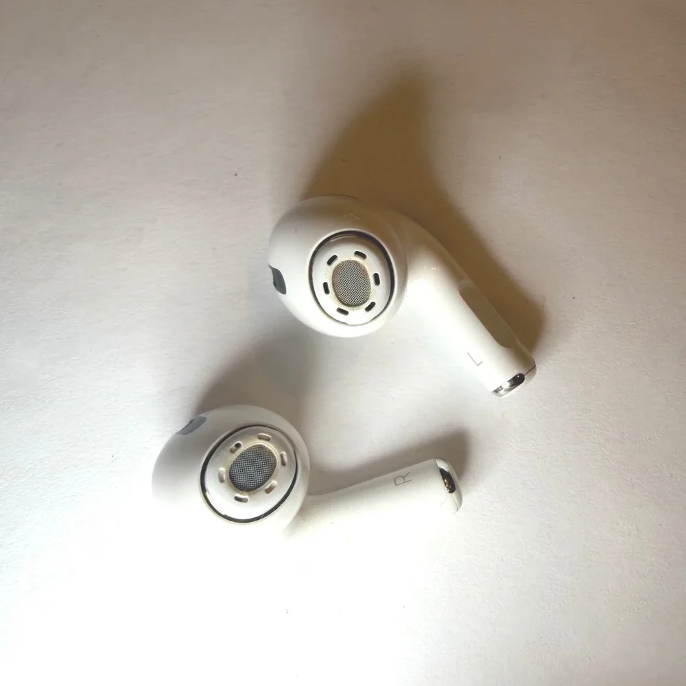 Apple AirPods Pro 1st Gen Wireless Earbuds & MagSafe Charging Case A2190 White